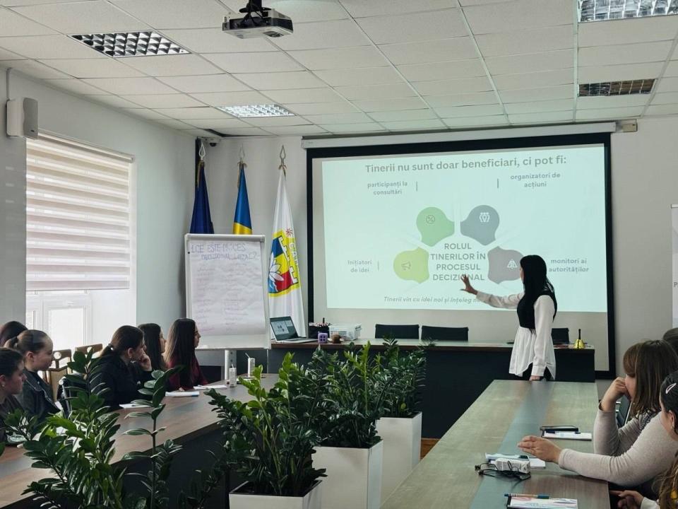 Tinerii din Cahul au participat la sesiuni de instruire privind implicarea în procesul decizional local și național