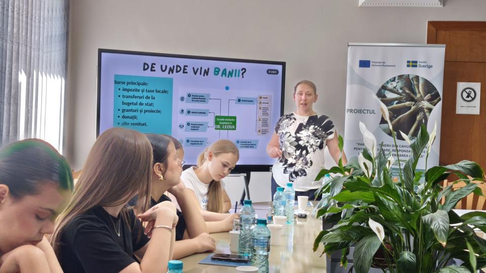 Tinerii din Cahul și Leova au învățat să monitorizeze bugetele locale destinate activităților de tineret